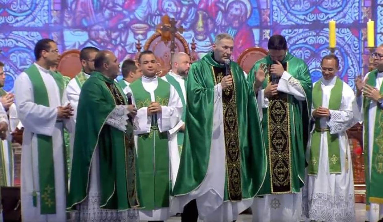 Após ser empurrado, Padre Marcelo Rossi desabafa em missa