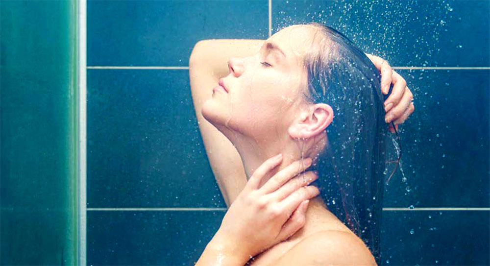 Un baño caliente antes de dormir ayuda a mejorar el sueño