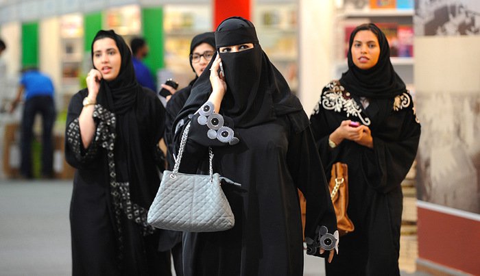 Saudi Arabian women finally allowed to hold passports and travel independently