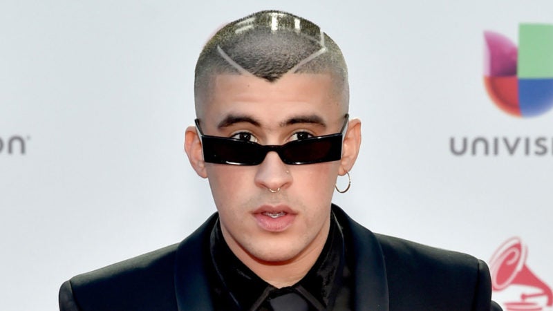 Se preocupa a los seguidores de Bad Bunny al ver una imagen con una vía intravenosa