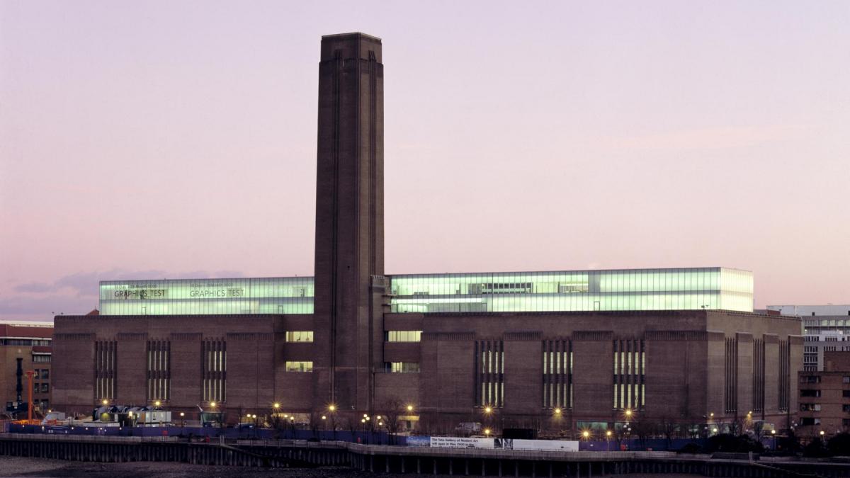 En Londres un adolescente tira a un niño de seis años desde el décimo piso del Tate Modern
