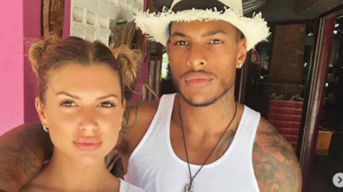 Maeva Martinez fait une déclaration à Marvin