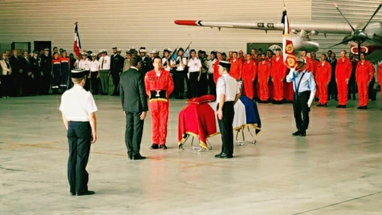 Hommage à Franck Chesneau : Christophe Castaner salue le pilote mort dans le Gard