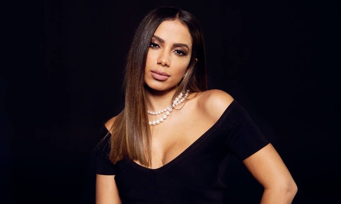 Cantora Anitta passa as senhas de suas redes sociais para ativista Luísa Mell