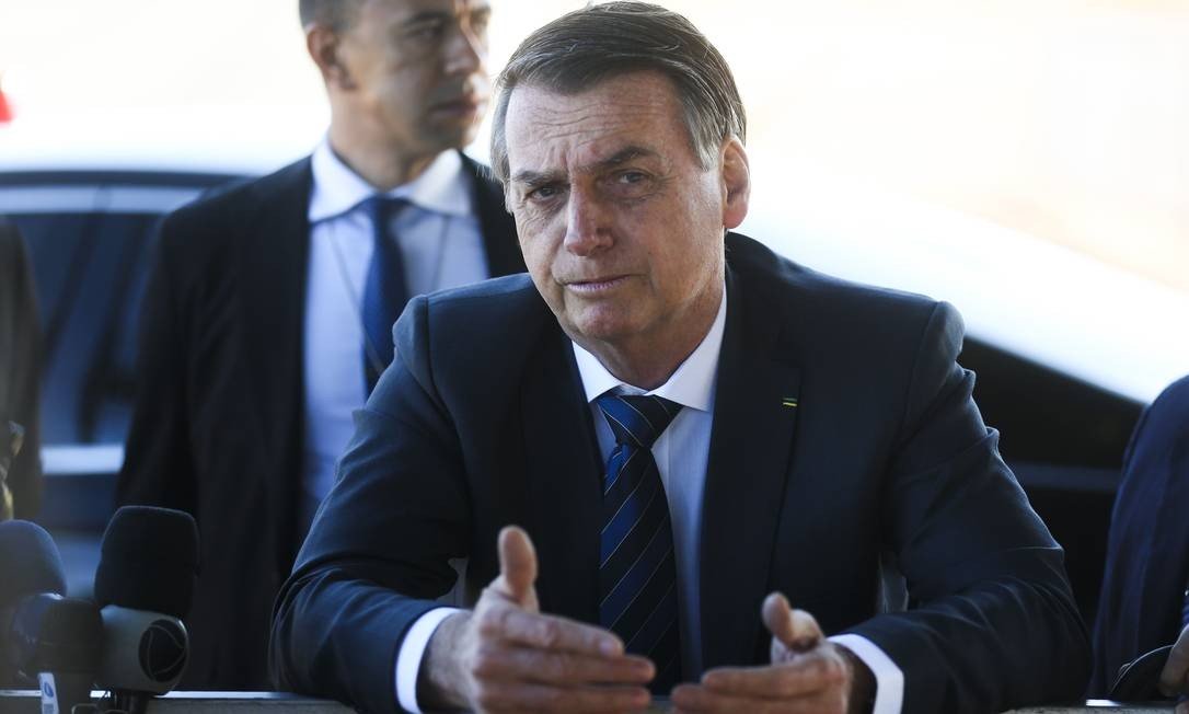 Bolsonaro afirma que fazer cocô em dias alternados para diminuir poluição