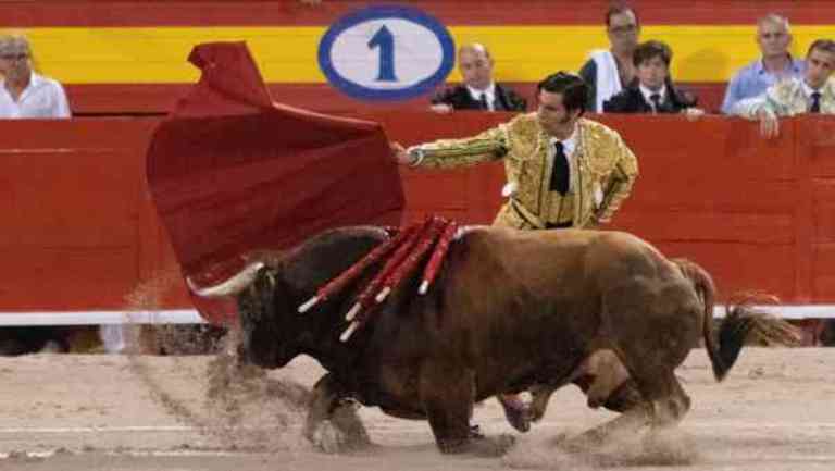 En la plaza de toros de Mallorca suena 'Cara al sol' el himno falangista