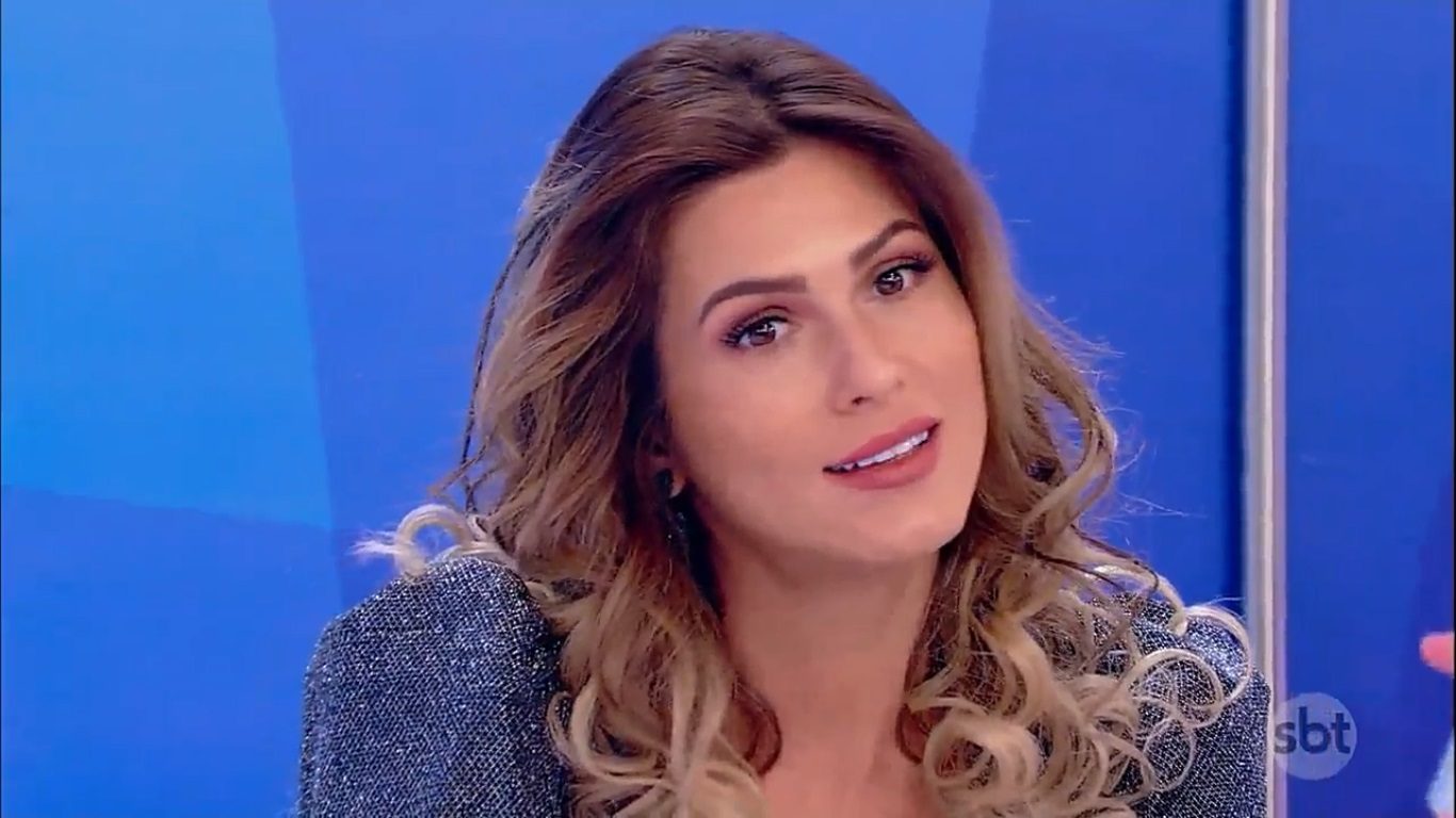 Silvio Santos pergunta e Lívia Andrade esclarece confusão com Leo Dias
