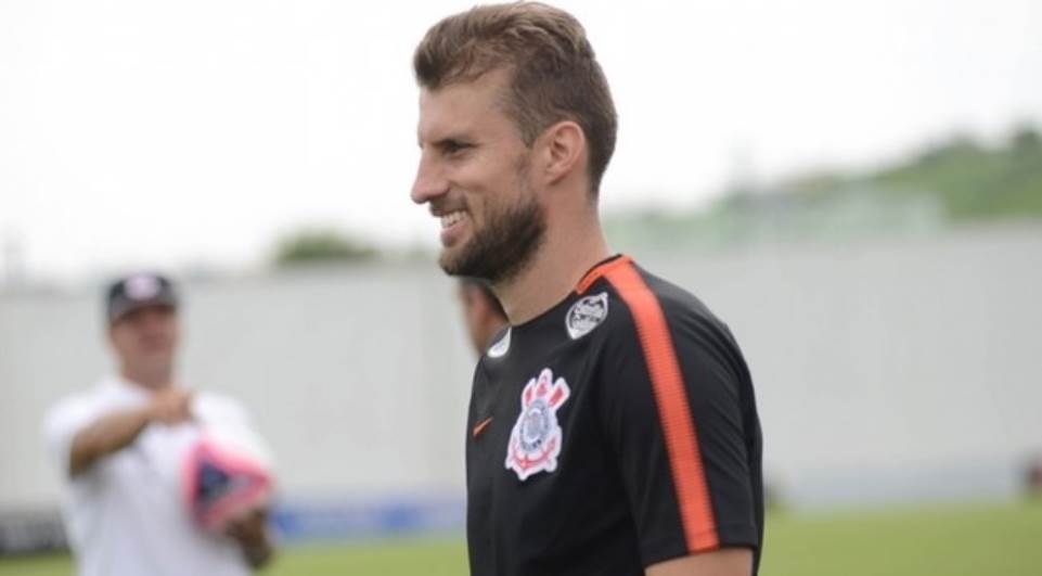 Com saída de Henrique, Corinthians irá economizar 7 milhões de reais