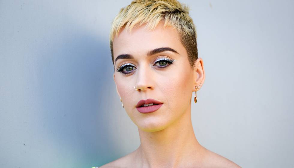 Katy Perry es acusada por un delito de acoso sexual hacia el modelo Josh Kloss
