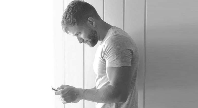 Pablo Alborán recorta una foto en Instagram porque resaltaba su entrepierna