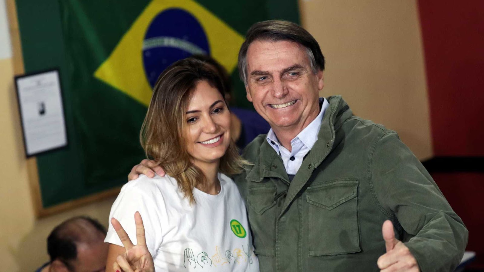 Bolsonaro confirma revelações sobre parentes da esposa e diz que ela está arrasada