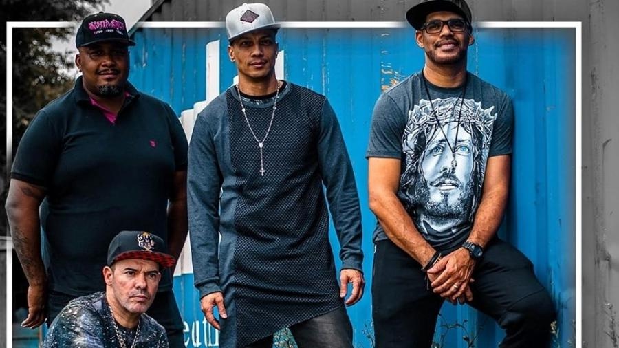 Van de grupo musical Sampa Crew se envolve em grave acidente