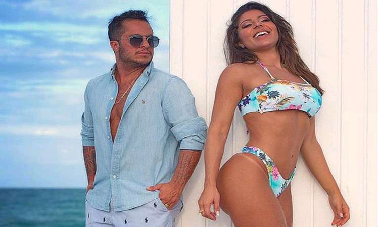 Andressa Ferreira posa com Thammy Miranda e exibe barriga de grávida