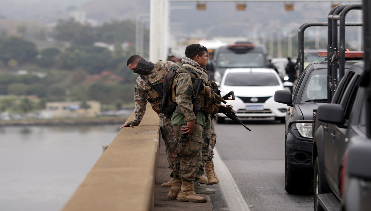 Sequestrador de ônibus morto em ação policial no Rio estava com arma de brinquedo