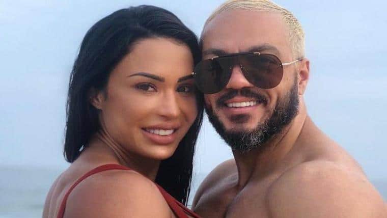 Mulher diz ser amante de Belo e visita evento de Gracyanne