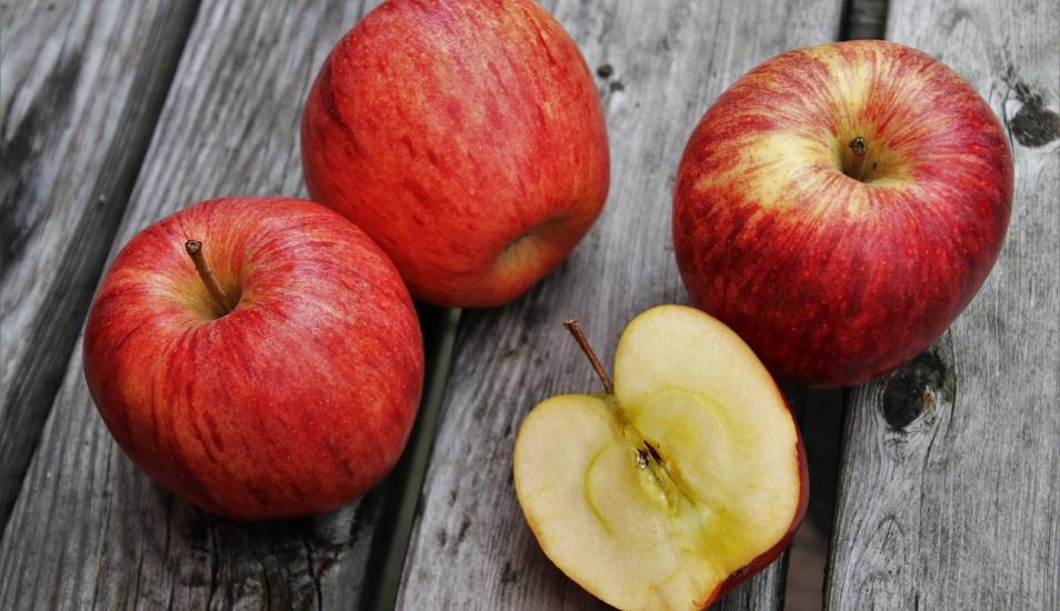 Comer tres manzanas al día ayuda a perder peso