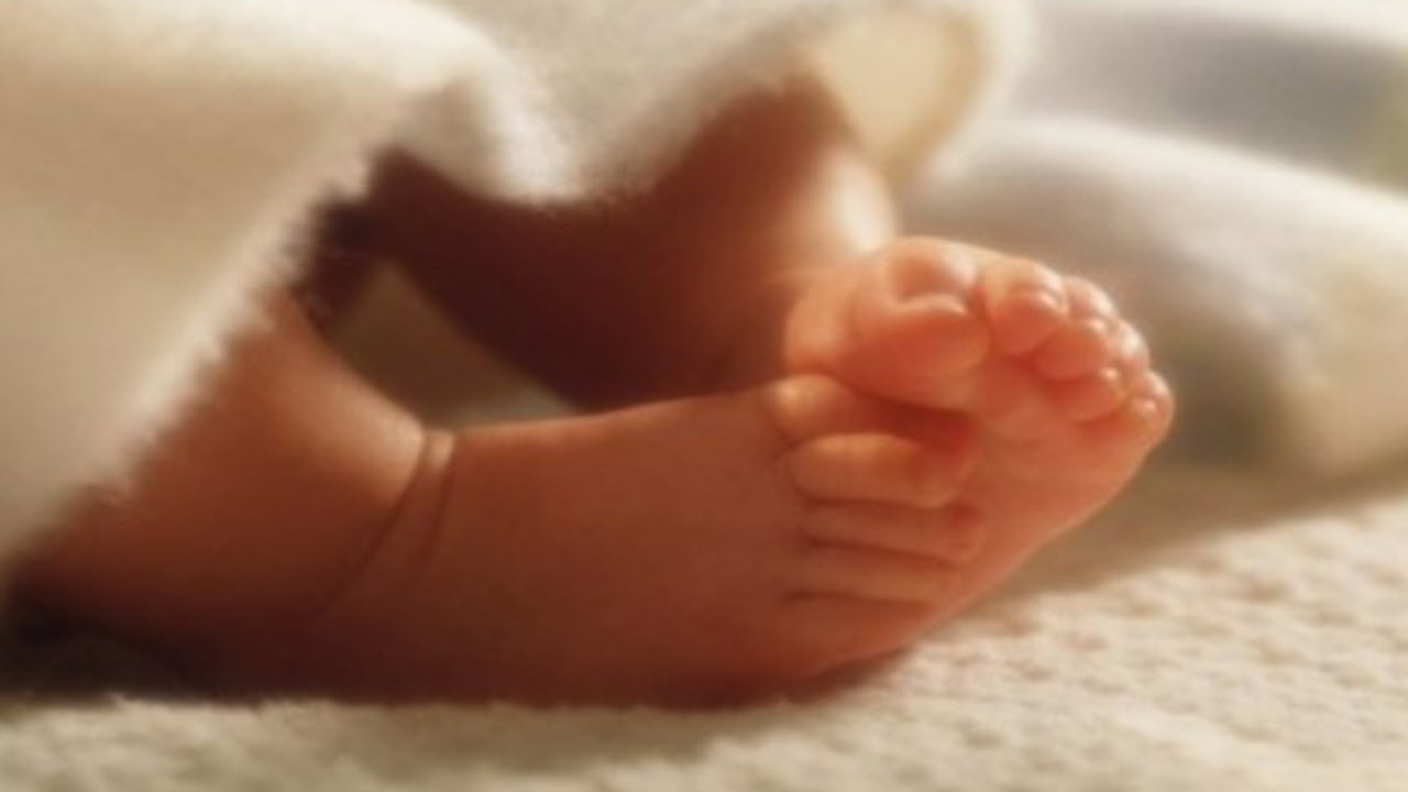 Calabria: bimba di 2 anni ha un malore in spiaggia, neonato trovato morto in casa