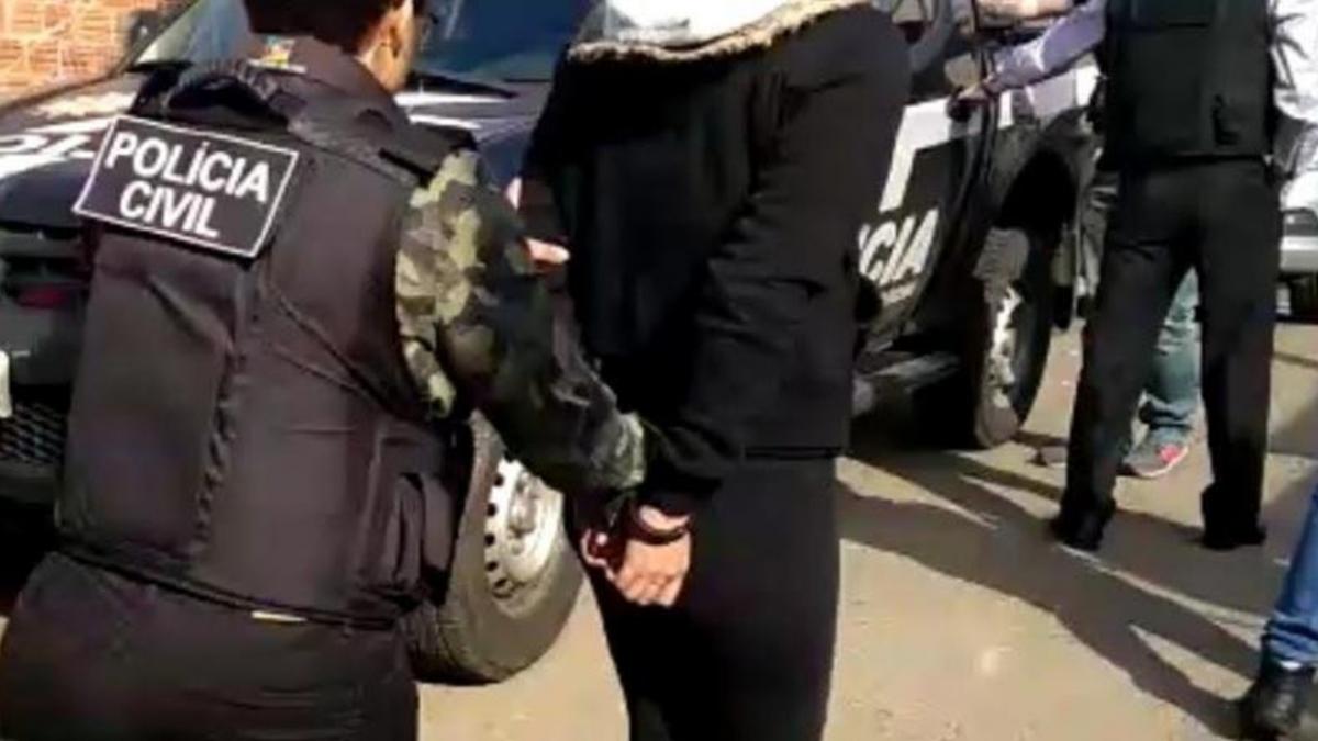 Um casal foi preso suspeito de abusar sexualmente de uma menina de 5 anos
