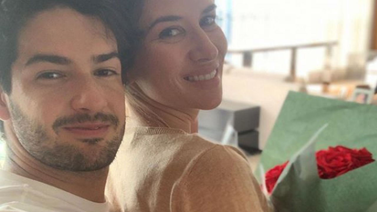 Rebeca Abravanel faz declaração e compartilha foto de seu casamento com Alexandre Pato