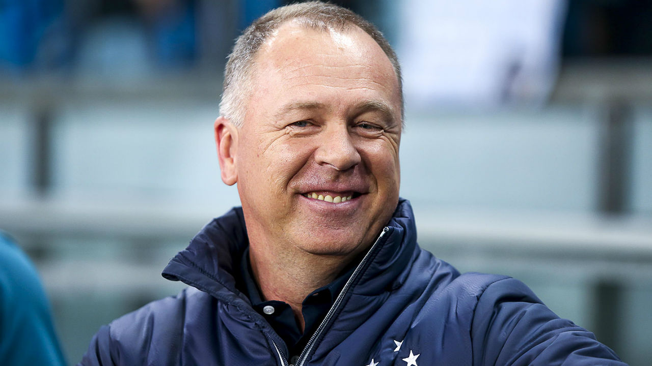 Possível contratação de Mano Menezes é criticada por conselheiro do Palmeiras
