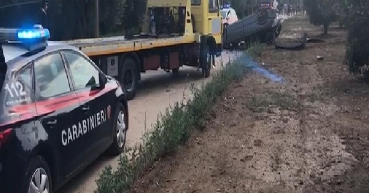 Taranto: Un Auto Finisce Fuori Strada