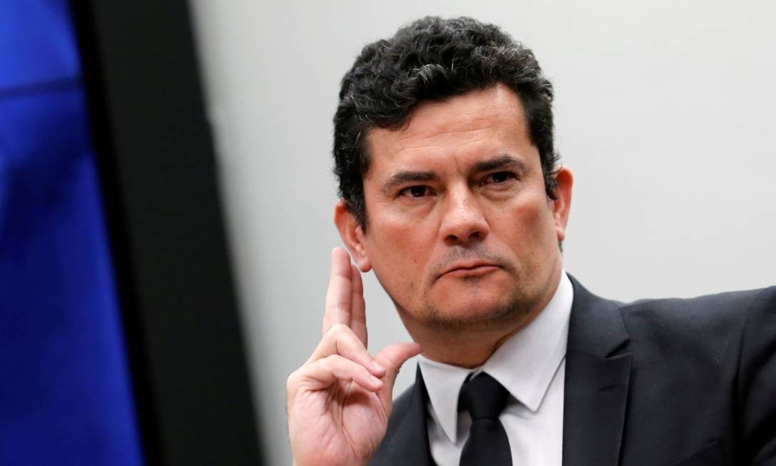 Moro vai a palestra em Curitiba e passa na carceragem da PF onde Lula está preso