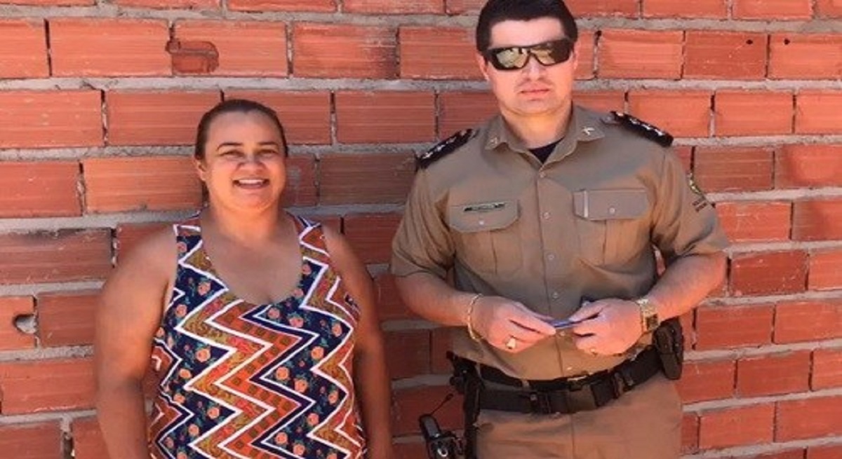 Policiais militares de Goianésia se unem e constroem casa de funcionária do quartel