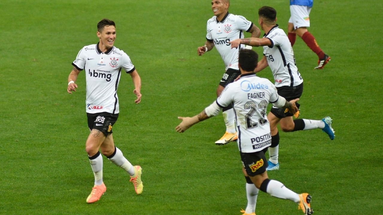 Corinthians bate o Bahia por 3 a 2 e reencontra a vitória