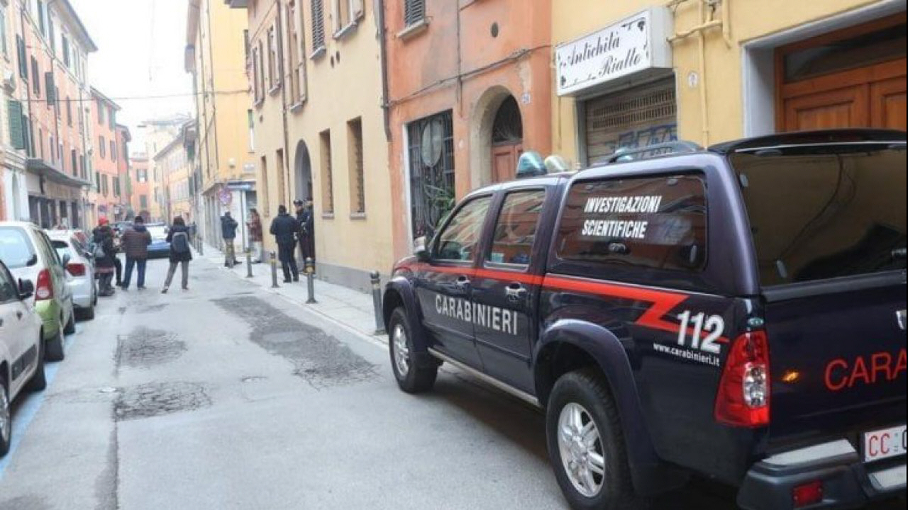 Bologna, Una Donna Accoltella Il Consorte E Cerca Di Togliersi La Vita